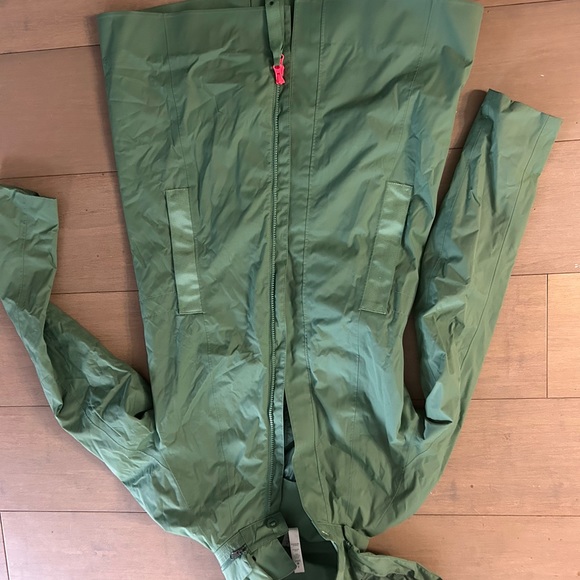 Never worn rain jacket lululemon - Picture 5 of 8